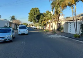 Foto 1 de Lote/Terreno com 1 Quarto à venda, 300m² em Santa Mônica, Uberlândia