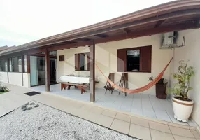 Foto 1 de Casa com 3 Quartos para alugar, 250m² em Areias, São José