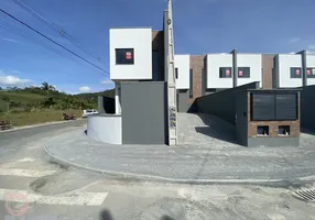 Foto 1 de Sobrado com 2 Quartos para alugar, 67m² em Ilha da Figueira, Guaramirim