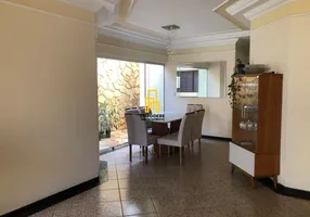 Foto 1 de Casa com 4 Quartos à venda, 300m² em Vigilato Pereira, Uberlândia
