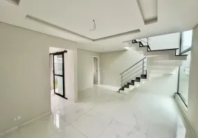 Foto 1 de Sobrado com 3 Quartos à venda, 108m² em Uberaba, Curitiba