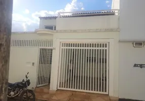 Foto 1 de Casa com 3 Quartos à venda, 252m² em Centro, Uberlândia