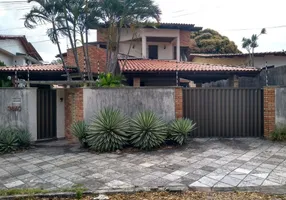 Foto 1 de Casa com 6 Quartos à venda, 323m² em Candelária, Natal