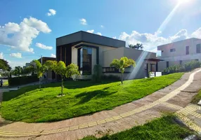 Foto 1 de Casa de Condomínio com 4 Quartos à venda, 252m² em Condomínio do Lago, Goiânia