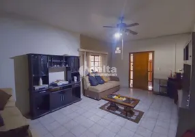 Foto 1 de Casa com 3 Quartos à venda, 267m² em Santa Mônica, Uberlândia