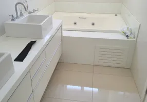 Foto 1 de Apartamento com 4 Quartos para alugar, 200m² em Jardim América, Bauru