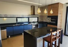 Foto 1 de Casa de Condomínio com 4 Quartos à venda, 210m² em Recanto dos Pássaros, Cuiabá