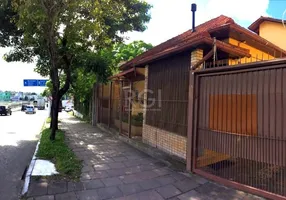 Foto 1 de Casa com 4 Quartos à venda, 334m² em Teresópolis, Porto Alegre