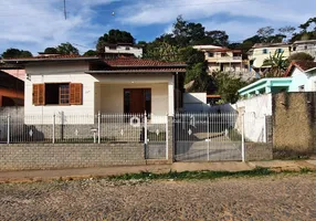 Foto 1 de Casa com 4 Quartos à venda, 213m² em Centro, Bicas