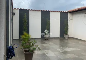 Foto 1 de Casa com 3 Quartos à venda, 203m² em Cidade Jardim, Uberlândia