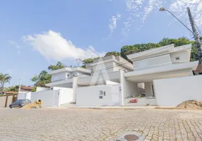 Foto 1 de Sobrado com 4 Quartos à venda, 271m² em Atiradores, Joinville