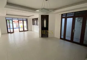 Foto 1 de Casa com 3 Quartos à venda, 270m² em Jardim Tavares, Campina Grande