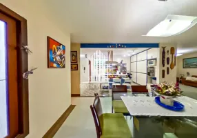 Foto 1 de Casa com 4 Quartos à venda, 243m² em Santo Amaro, São Paulo