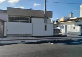 Foto 1 de Casa com 4 Quartos à venda, 142m² em Centro, Balneário Camboriú