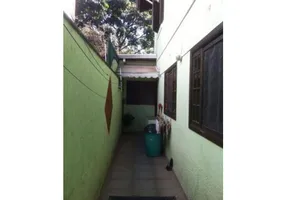 Foto 1 de Casa com 4 Quartos à venda, 200m² em Cidade São Francisco, São Paulo