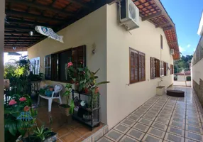 Foto 1 de Casa com 4 Quartos à venda, 186m² em Sambaqui, Florianópolis