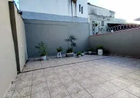 Foto 1 de Casa com 3 Quartos para alugar, 140m² em Vila Belmiro, Santos