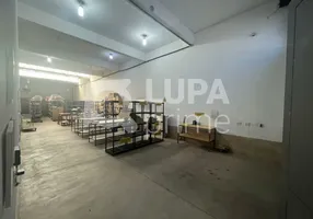 Foto 1 de Galpão/Depósito/Armazém para alugar, 290m² em Vila Anastácio, São Paulo