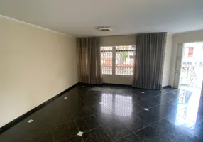 Foto 1 de Sobrado com 3 Quartos à venda, 253m² em Vila Bastos, Santo André