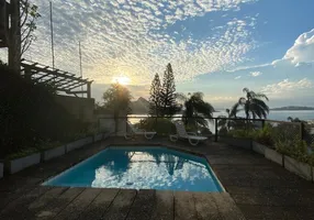 Foto 1 de Casa de Condomínio com 4 Quartos à venda, 220m² em Charitas, Niterói