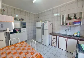 Foto 1 de Casa com 2 Quartos à venda, 78m² em Canto do Forte, Praia Grande
