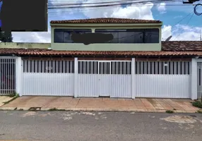 Foto 1 de Sobrado com 5 Quartos à venda, 275m² em Setor Central, Brasília