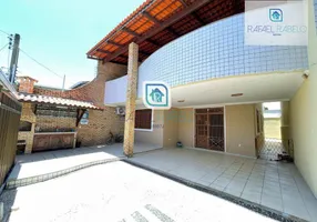 Foto 1 de Casa com 4 Quartos à venda, 265m² em Lago Jacarey, Fortaleza
