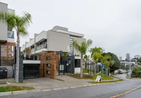 Foto 1 de Casa de Condomínio com 3 Quartos à venda, 240m² em Santo Inácio, Curitiba