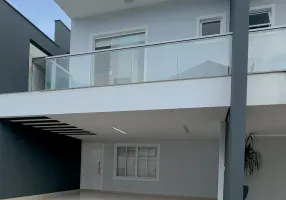 Foto 1 de Sobrado com 3 Quartos à venda, 157m² em América, Joinville