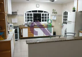 Foto 1 de Sobrado com 3 Quartos à venda, 260m² em Vila Yolanda, Osasco