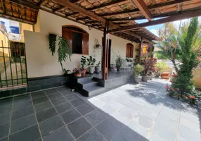 Foto 1 de Casa com 3 Quartos à venda, 241m² em Santa Terezinha, Belo Horizonte