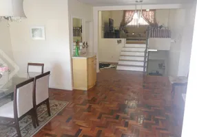 Foto 1 de Casa com 4 Quartos à venda, 140m² em Santo Antônio, Porto Alegre