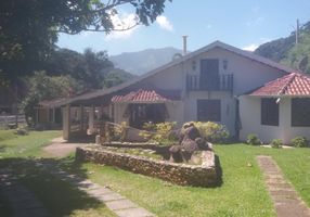 Foto 1 de Casa com 5 Quartos à venda, 510m² em Centro, Santo Antônio do Pinhal