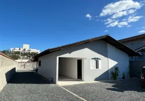 Foto 1 de Casa com 3 Quartos para alugar, 68m² em Costa E Silva, Joinville