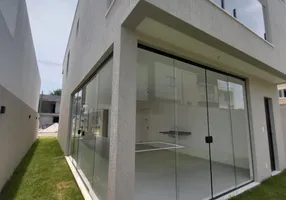 Foto 1 de Casa de Condomínio com 4 Quartos à venda, 149m² em Abrantes, Camaçari