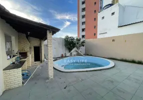 Foto 1 de Casa com 3 Quartos à venda, 600m² em Guararapes, Fortaleza