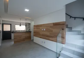 Foto 1 de Casa de Condomínio com 2 Quartos à venda, 59m² em Balneário Maracanã, Praia Grande