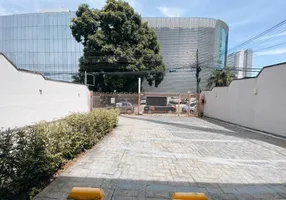 Foto 1 de com 3 Quartos à venda, 373m² em Setor Bueno, Goiânia