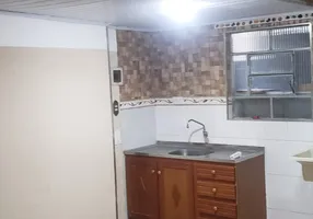 Foto 1 de Casa com 1 Quarto para alugar, 20m² em Parque Pirajussara, Embu das Artes