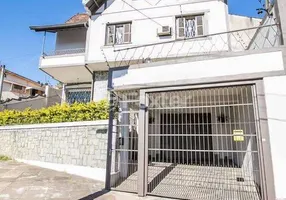 Foto 1 de Casa com 4 Quartos à venda, 300m² em Medianeira, Porto Alegre