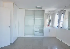 Foto 1 de Apartamento com 3 Quartos à venda, 140m² em Ponta Verde, Maceió