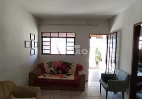 Foto 1 de Casa com 3 Quartos à venda, 107m² em Segismundo Pereira, Uberlândia