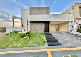 Foto 1 de Casa de Condomínio com 3 Quartos à venda, 195m² em Jardins Capri, Senador Canedo