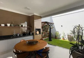 Foto 1 de Casa com 3 Quartos à venda, 155m² em Alto Umuarama, Uberlândia