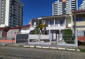 Foto 1 de Casa com 4 Quartos à venda, 216m² em Kobrasol, São José