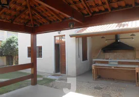 Foto 1 de Casa com 3 Quartos para alugar, 258m² em Centro, Amparo