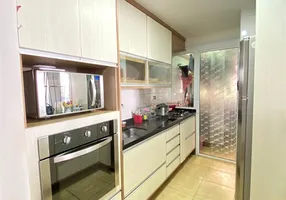 Foto 1 de Apartamento com 3 Quartos à venda, 68m² em Cidade Ademar, São Paulo