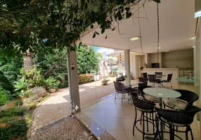 Foto 1 de Casa com 4 Quartos à venda, 257m² em Jardins Barcelona, Uberlândia