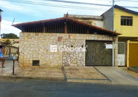 Foto 1 de Casa com 3 Quartos à venda, 88m² em Santa Rita, Montes Claros