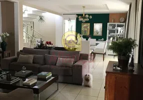 Foto 1 de Casa com 4 Quartos à venda, 372m² em Candelária, Natal